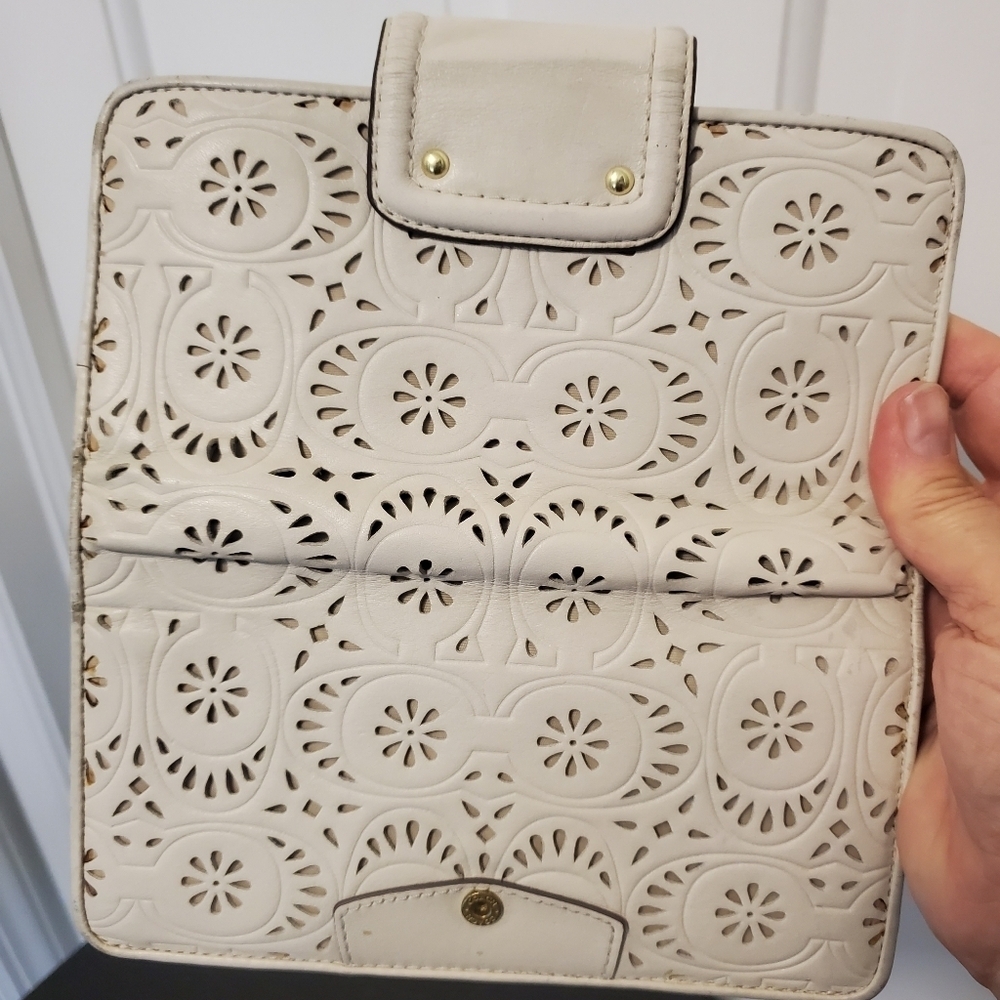 Coach White Leather Snap Close Bifold Wallet - Picture 9 of 12